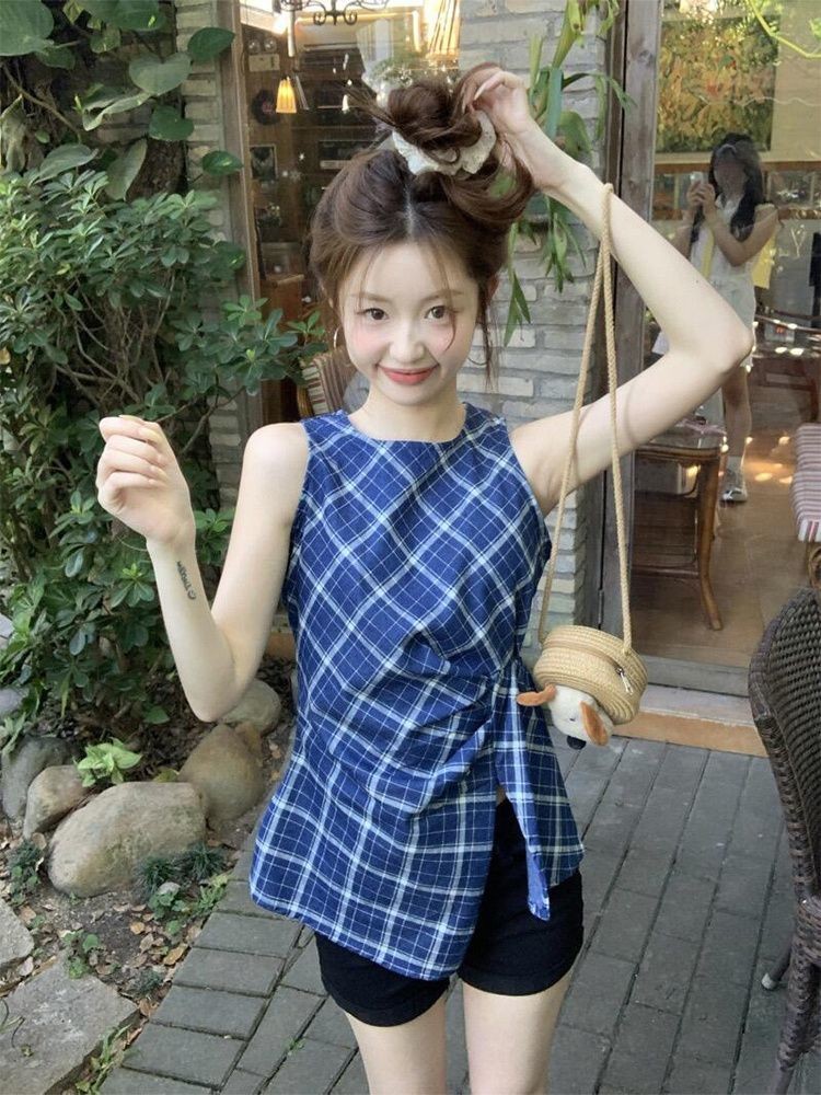 Retro คอกลมลายสก๊อตสีฟ้าเสื้อกั๊กแยกผู้หญิงฤดูร้อน Niche Design Feel All-Match Slimmer ดูจีบด้านบน