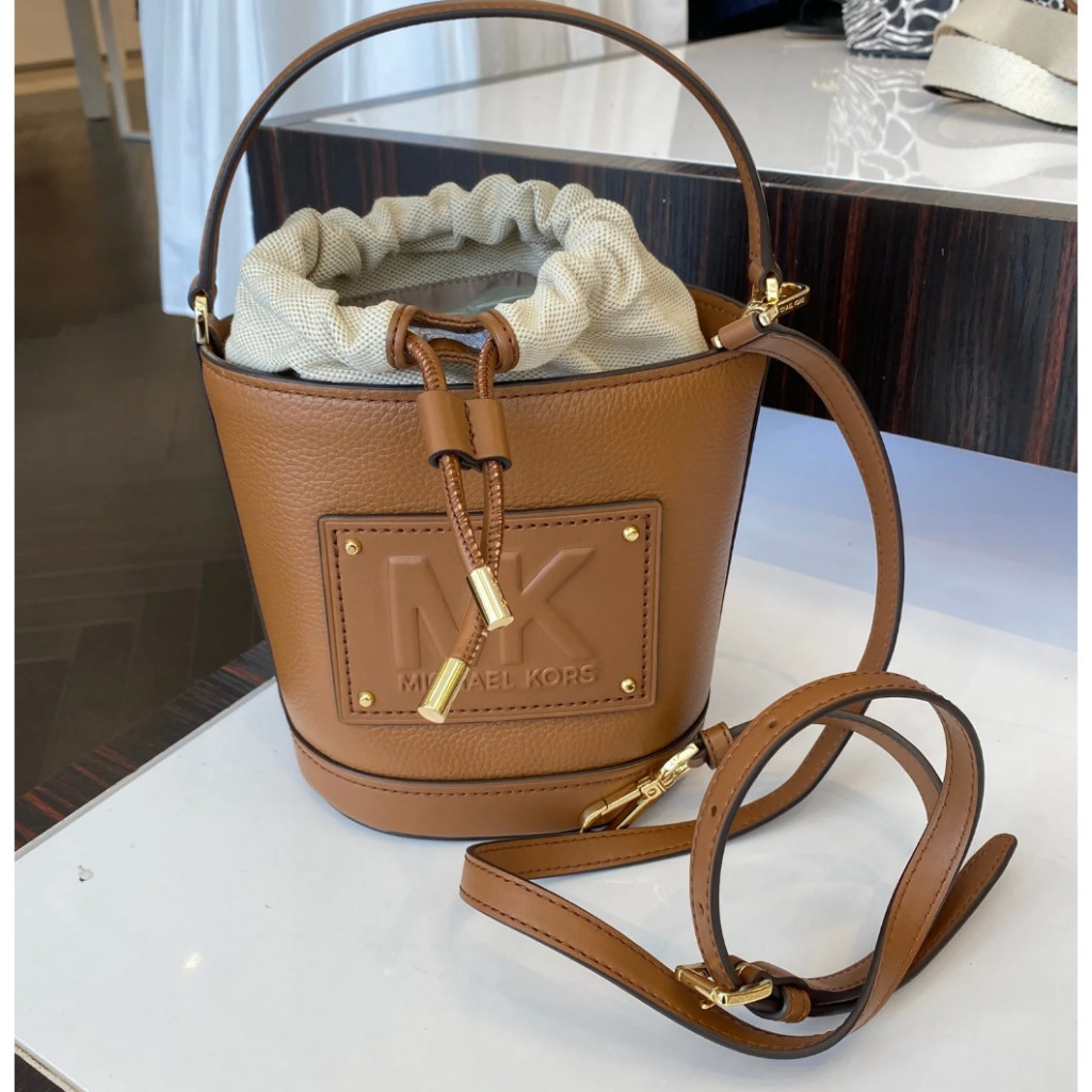 ♞Kimber Leather Medium Drawstring Bucket Messenger Luggage