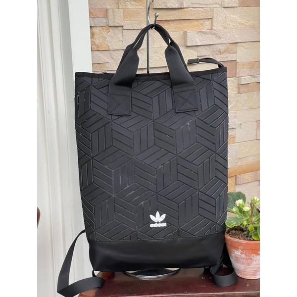 ♞,♘,♙Adidas Originals geometric 3D roll top backpack