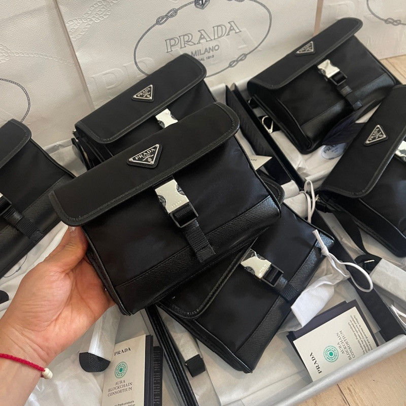 ♞,♘New Prada Re-Nylon Phone bag Black