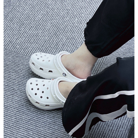 



 ♞,♘,♙แท้% CROCS รองเท้าลำลองผู้หญิง CLASSIC PLATFORM CLOG รุ่น 206750100 - WHITE