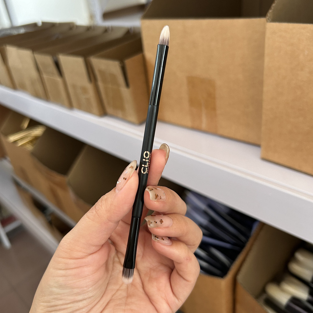 [ซื้อกลุ่มรายวัน] ปิ๊กอัพสวัสดิการ!Clio CLIO Double-Headed Eyeshadow Brush Detail Brush Pointed Cone