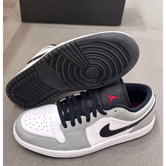 



 ♞ของแท้ 100 % Nike Air Jordan 1 Low Light Smoke Grey สีเทา