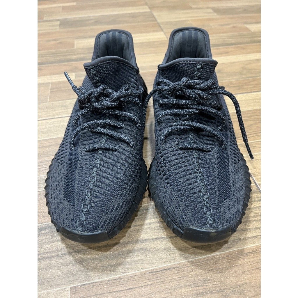 



 ♞,♘รองเท้าผ้าใบ Adidas Yeezy 350 Black Size 26.5 ของแท้มือสอง