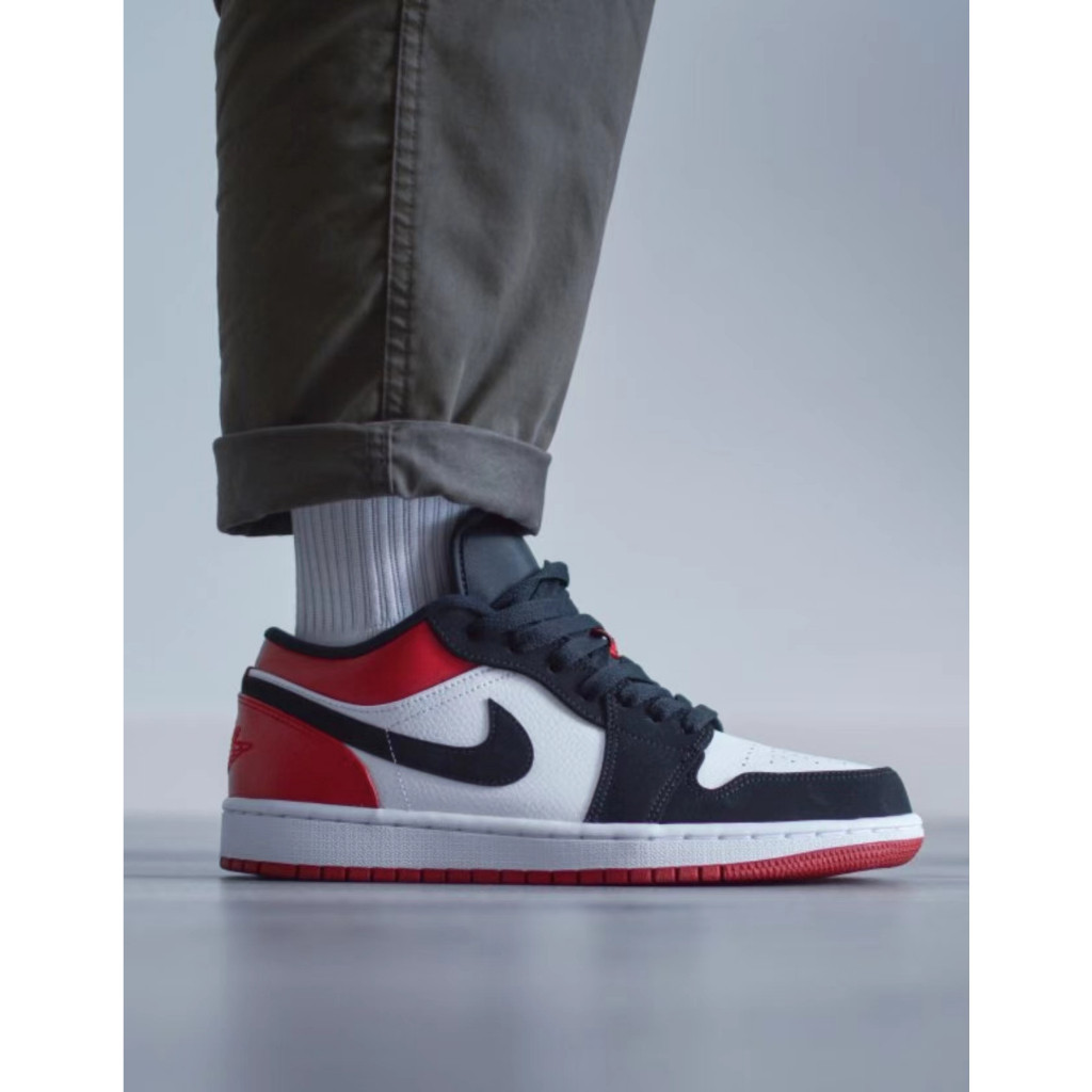 



 ♞100% ของแท้ Nike AIR JORDAN 1 LOW  BLACK TOE รองเท้ากีฬาชายและหญิง