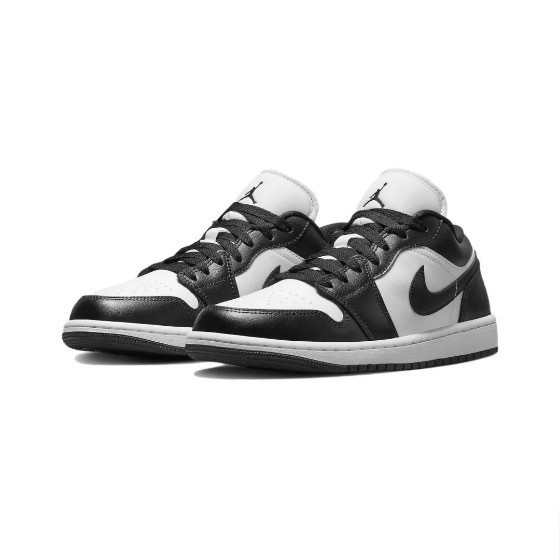 



 ♞（พร้อมส่ง ของแท้100%）Nike Air Jordan 1 low Panda / wolf grey / Light Smoke Greyรองเท้าบาส