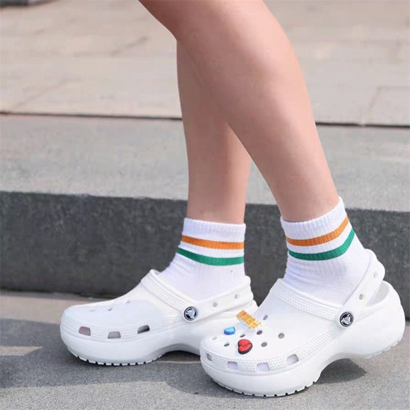 



 ♞,♘,♙[ของแท้ 100%] Crocs Classic Platform Clog ผู้หญิงรองเท้าลำลองพื้นหนาสีขาว