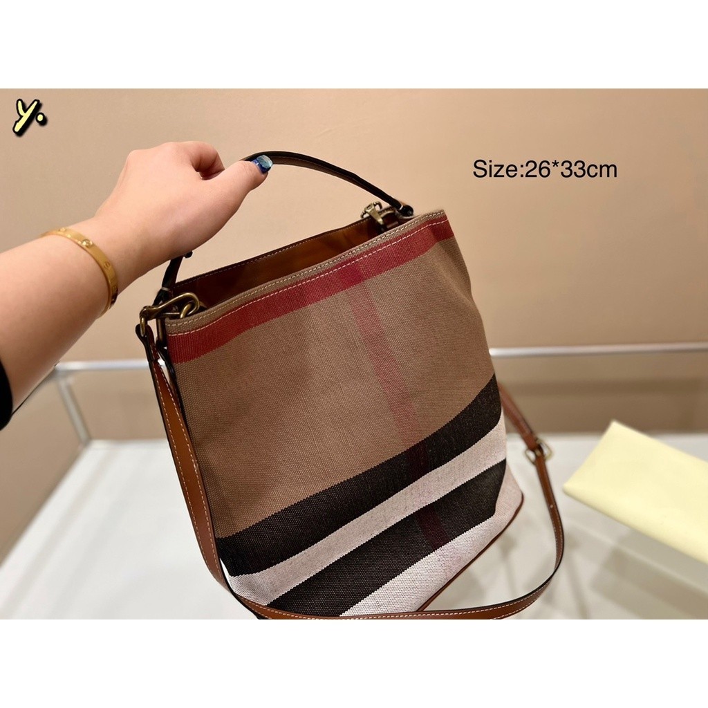 Burberry shoulder bag casual sports bag Hobo men's and women's messenger bag luxury fashion handbag