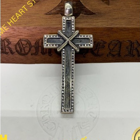 [ รูปภาพจริง ] จี ้ เงินเต ็ มเพชร Chrome Heart Big Cross ระดับไฮเอนด ์ - Chrome Heart Store