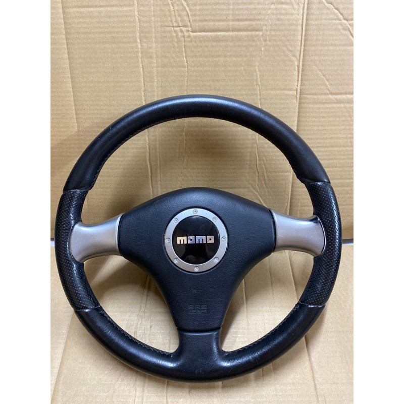 พวงมาลัย momo avy A2