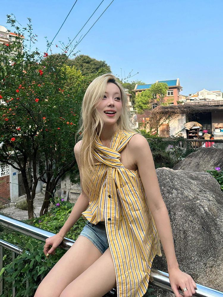 Shanmieleng ความรู้สึกการออกแบบ Chic Cross จีบ Halterneck เสื้อหญิงฤดูร้อนสไตล์สาวร้อนเซ็กซี่หลวมแนวตั้งลายเสื้อกั๊กแขนกุด