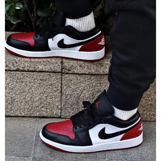 



 ♞,♘,♙ของแท้ 100 % Nike Air Jordan 1 low bred toe สีแดง