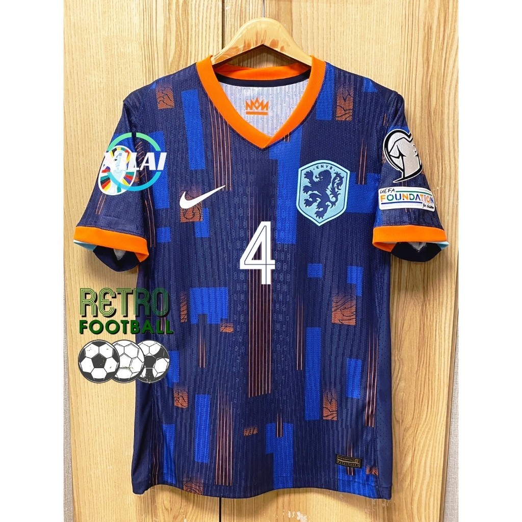 Xil เสื้อฟุตบอลทีมชาติ เนเธอแลนด์ Away เยือน ยูโร 2024 [PLAYER] เกรดนักเตะ สีกรม พร้อมชื่อเบอร์นักเตะในทีมครบทุกคน+อาร์มยูโร