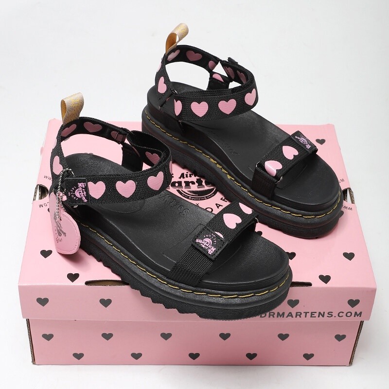 Dr.Martens รองเท้าแตะมาร์ติน ส้นกลาง น่ารัก สําหรับผู้หญิง
