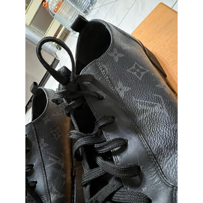 รองเท ้ าผู ้ ชาย LUIS VUITTON