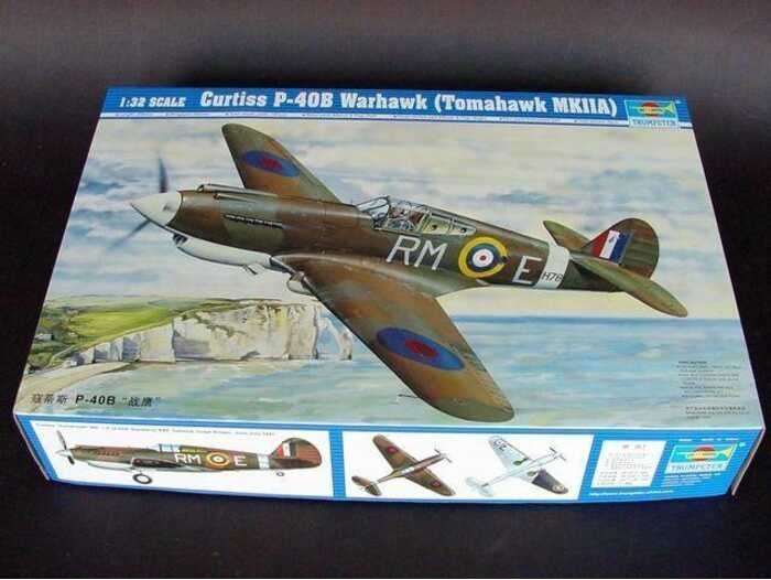 Trumpeter 02228 1/32 P-40B Warhawk (Tomahawk Iia) Model Kit