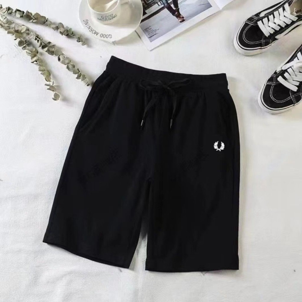 Fred PERRY ข้าวสาลีหูฤดูร้อนใหม่สีทึบปักแห้งเร็วผ้าฝ้ายผู้ชายระบายอากาศหลวมกีฬากางเกงขาสั้นสบายๆ