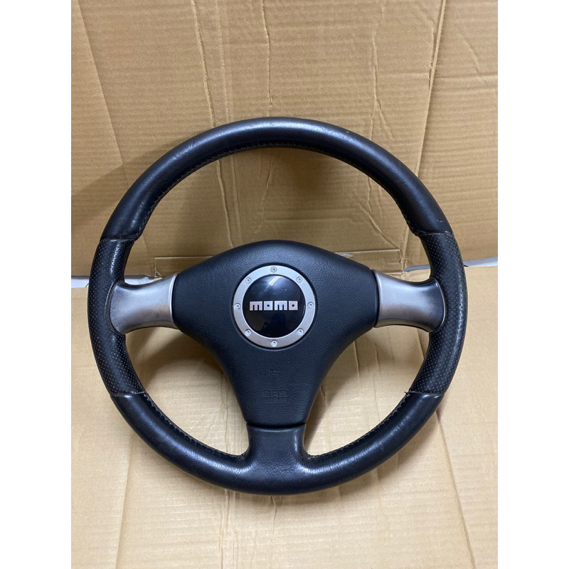 พวงมาลัย momo avy B2