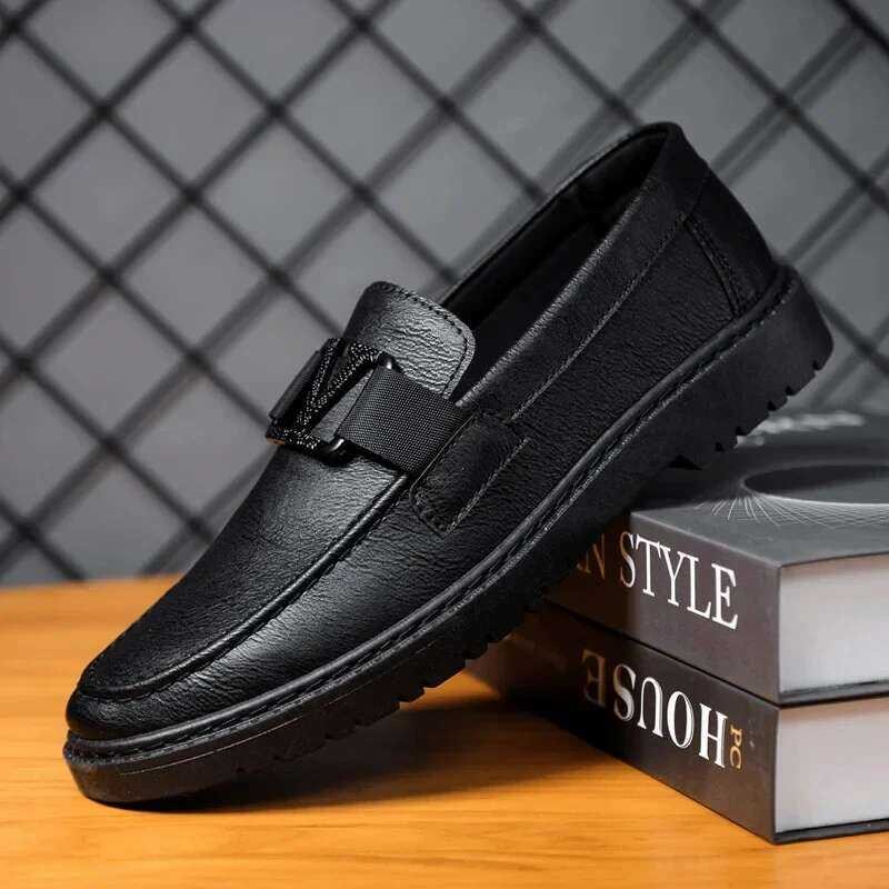 ❤️ ผู้ชายloafersแฟชั่นรองเท้าหนังทําด้วยมือคลาสสิกรองเท้าสบายๆสําหรับชายหรูหราอย่างเป็นทางการรอ