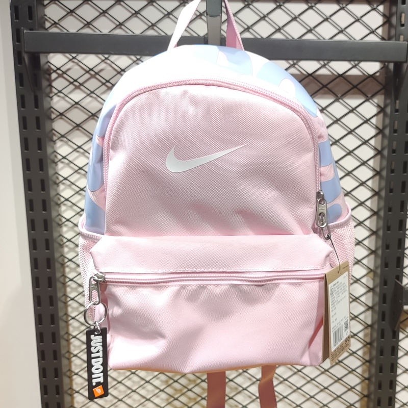 ♞,♘Nike ของแท้กระเป๋านักเรียนใบเล็กเดินทางเพื่อการพักผ่อนโรงเรียนอนุบาลมินิกระเป๋าสะพายหลังนักเรียน