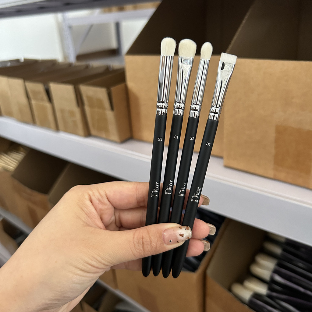 [ซื้อกลุ่มรายวัน] B ชิ้น!สินค้าใหม่ Dior 21/22/23/24 แปรงอายแชโดว์ Color Laying Smudge Brush Detail Brush แปรงอายไลเนอร์