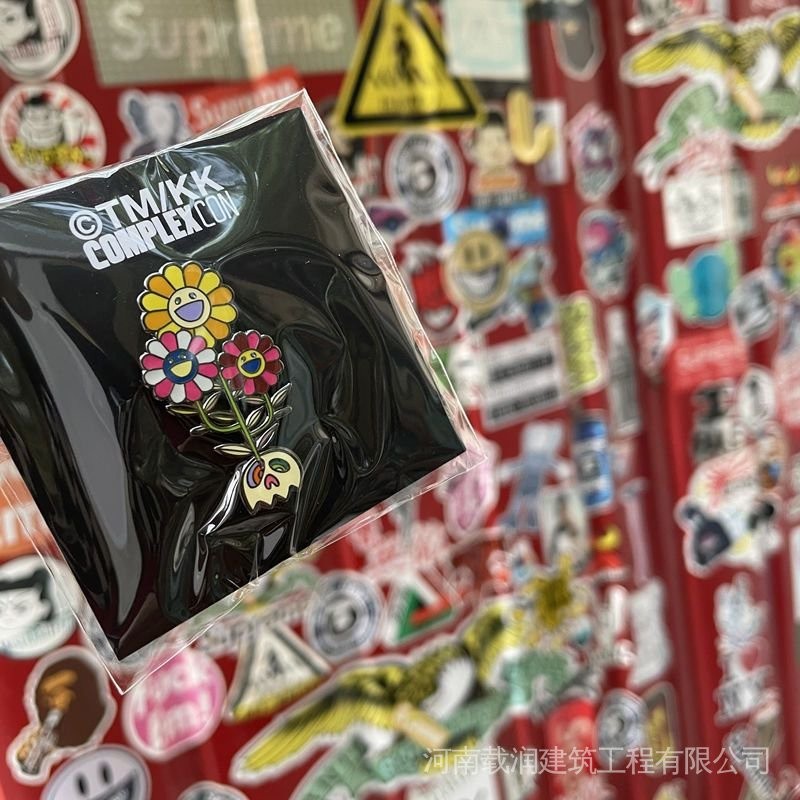 เข็มกลัด ลายดอกทานตะวัน Takashi Murakami Takashi Murakami Pin