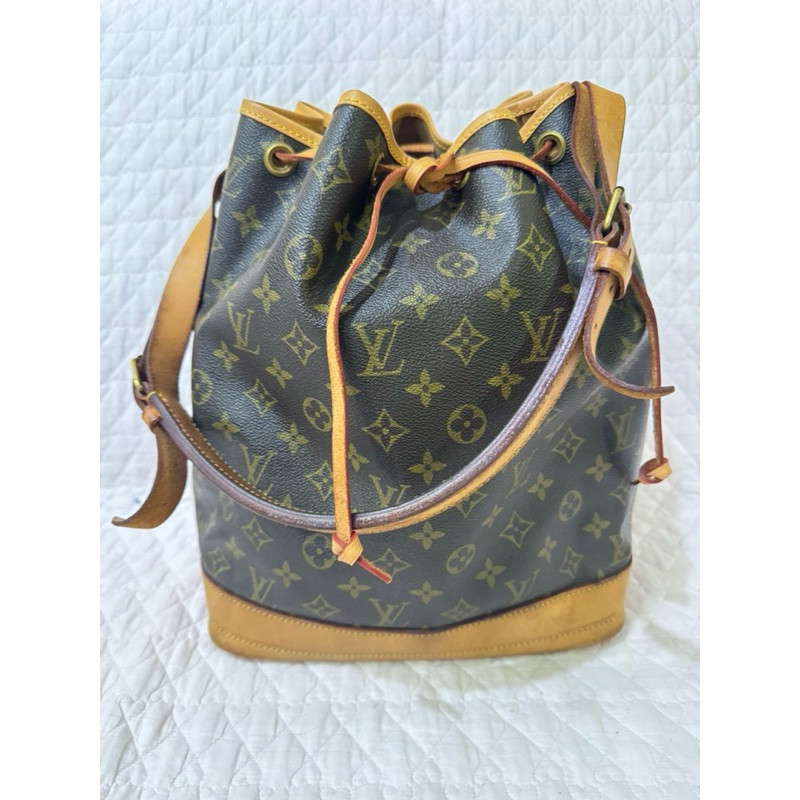พร้อมส่ง**กระเป๋าหนังจีบใหญ่ Louis Vuitton  แท้มือสอง
