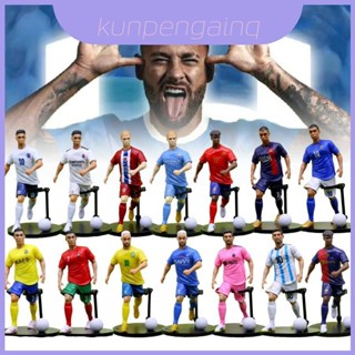 คอลเลกชันตุ๊กตาดาวฟุตบอลจริง Pvc ขนาด 19 ซม.พร้อมถ้วยรางวัลผ…