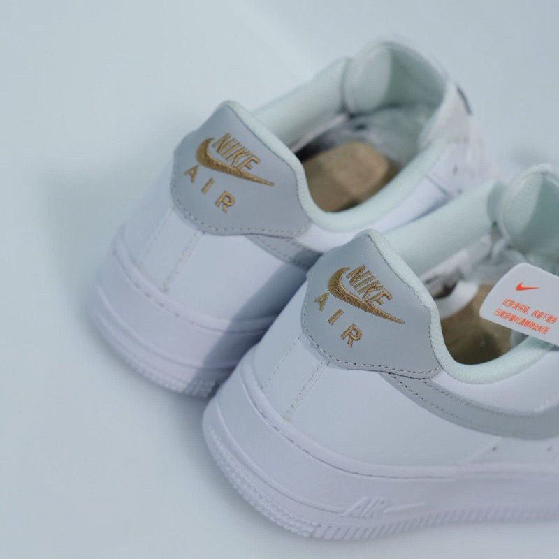 ♞Nike Air Force 1 Low สีขาวสีเทาทองแท้ 100% รองเท้า Hot sales