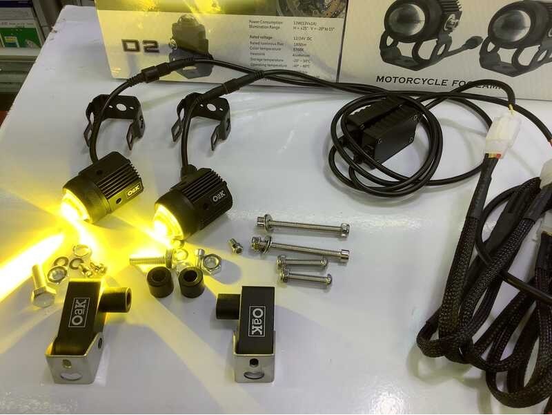 ❤ ไฟสปอตไลท์มอเตอร์ไซค์มินิ20watt รุ่นไฟ2สี กล่องขาว L6k