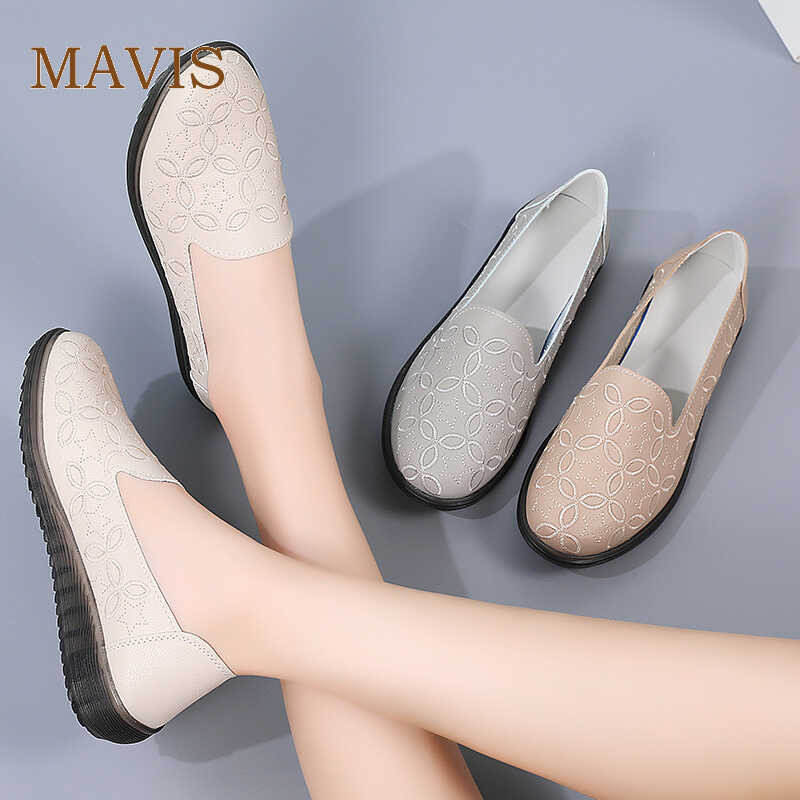 Flat Bottomed Embroidered Casual Boat for Women's New Round Toe Solid Color Mother's Shoes