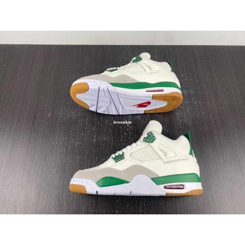 [สต๊อกพร้อม จัดส่งรวดเร็ว] Nike SB x Air Jordan 4 {Pine Green} รองเท้าบาสเก็ตบอลสีขาว Pine Green DR