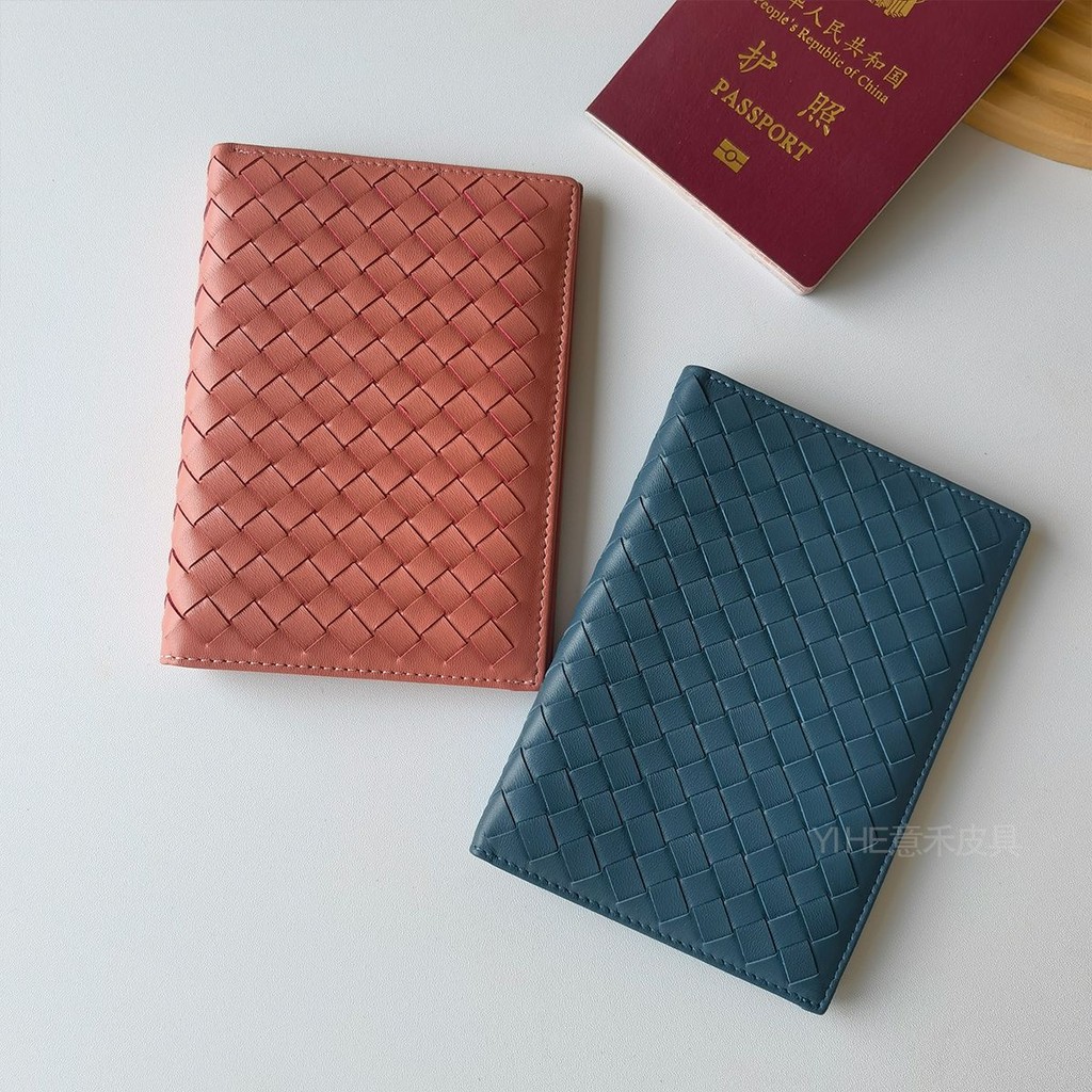 Bottega Veneta BV ใหม่ทอหนังสือเดินทาง Bi-fold Lambskin Passport Cover Ticket Holder กระเป๋าเอกสารกร