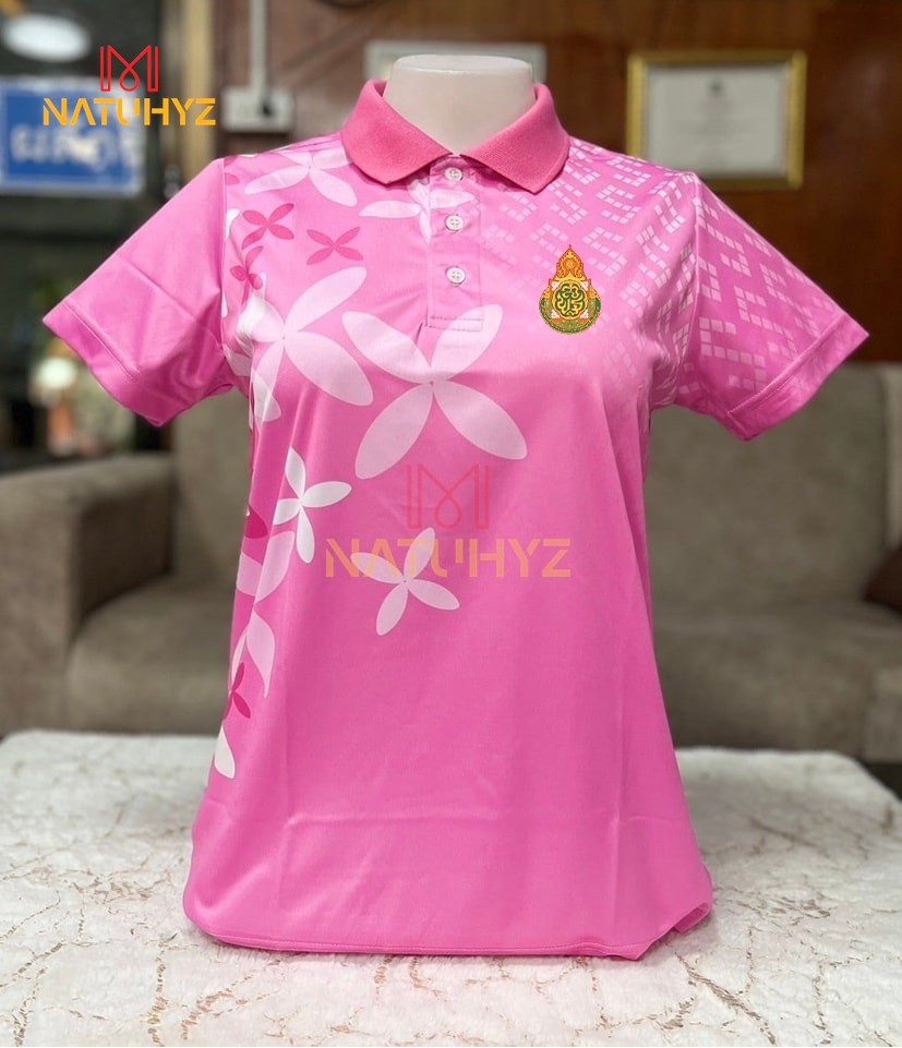 สีชมพู เสื้อโปโล พิมพ์ลาย ทรงผู้ชาย ทรงผู้หญิง(เลือกตราหน่วยงานได้ สาธารณสุข สพฐ อปท มหาดไทย อสม สำนักงานคณะกรรมการการศึกษาพื้นฐาน)P75