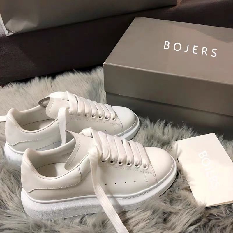 Mcqueen รองเท้าสีขาวผู้ชาย Checkerboard สไตล์เกาหลีด้านในเพิ่มความสูง Casual อเนกประสงค์ Plus รองเท้ากํามะหยี่รองเท้ากีฬาสําหรับผู้หญิง