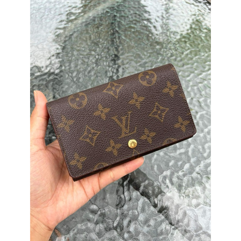 Lv Tresor wallet มือสองของแท้ค่ะ (รบกวนทั่กแชทก่อนสั่งค่ะ)