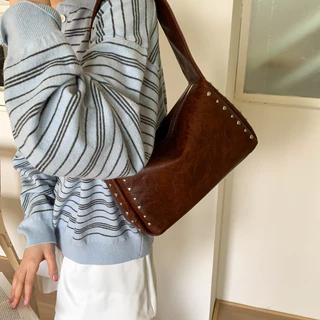 Rivet Fashion ใหม่กระเป๋าสะพายส่วนบุคคลที่ทันสมัยทันสมัย Retro Solid Dumpling Bag Bag Shoulde