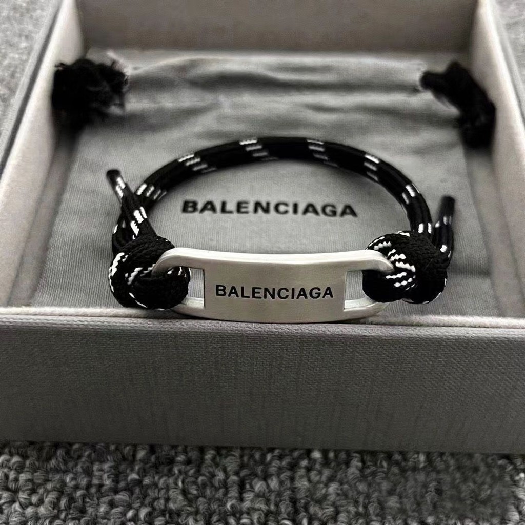 Balenciaga Parisian Style สร้อยข้อมือผู้หญิงทอมือ หรูหราเบา สไตล์หวานและเย็น สร้อยข้อมืออเนกประสงค์ Frag ขนาดเล็ก