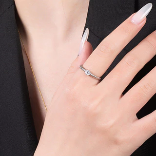 สแตนเลส Twisted Pattern Zirconia แหวนหินสําหรับผู้หญิง Non Tarnish Gold Plated Hypoallergenic Minimalist ข้อเสนอแหวนแต่งงาน