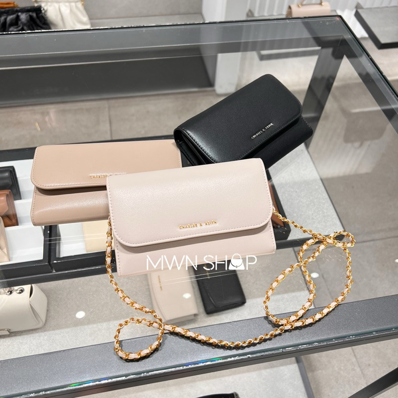 Charles&keith มีโค้ดลด30% Magnetic Front Flap Long Wallet กระเป๋าสตางค์ใบยาวสะพายข้าง ของแท้จากชอป