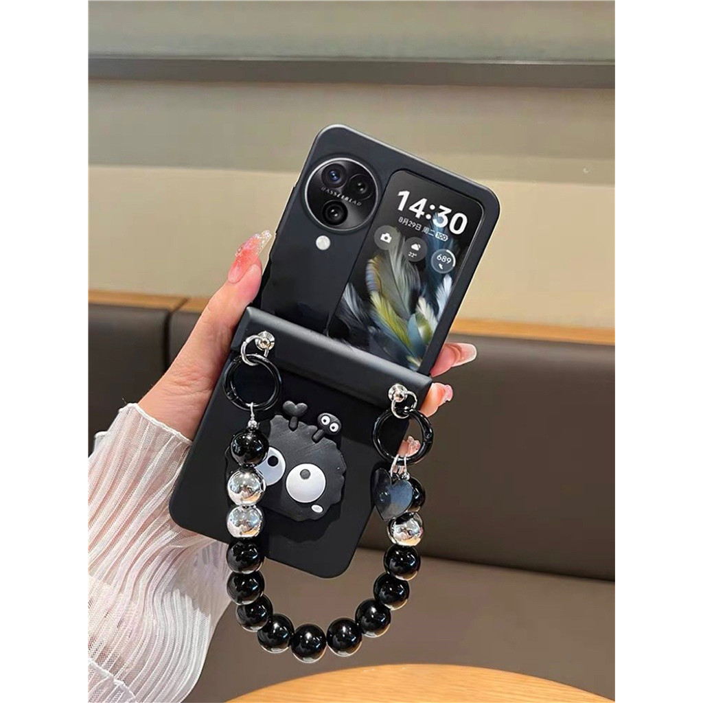 น่ารัก Kawaii ลูกถ่านหินเคสโทรศัพท์สีดําพร้อมสร้อยข้อมือเมฆแบบพกพาสําหรับ OPPO N3Flip N2 Flip N3 Fli