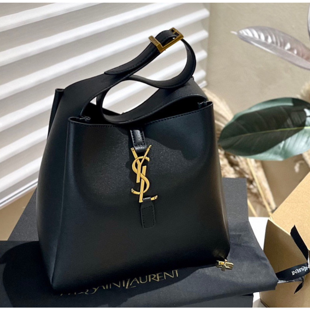 YSL  SAINT LAURENT HOBO Envelope wallet trumpet YSL กระเป๋าสตางค์