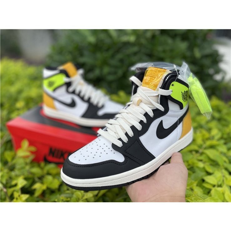 ฟิกเกอร์ 【 ขายร ้ อน 】 รองเท ้ าลําลองคุณภาพสูงฤดูร ้ อนAir Jordan 1 High OG Volt Gold  รองเท ้ าผู