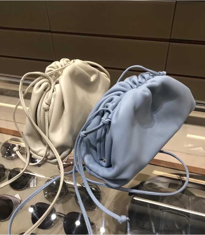 สุภาพสตรีแบรนด์ดังออกแบบหนังสังเคราะห์ 335 Y2k เมฆข