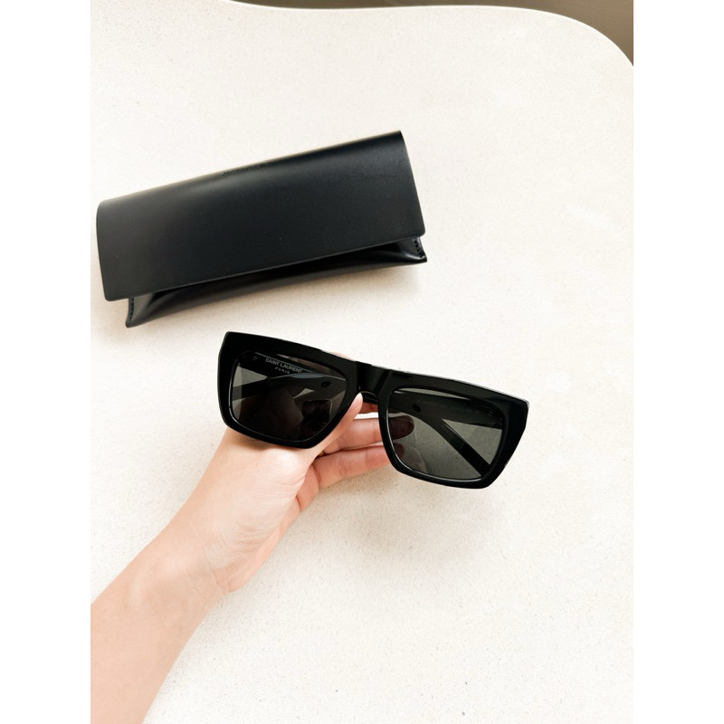 [ลดเพิ่ม 1500 บาท โค้ด = FQ4AG ] YSL M131 Sunglasses ทรงสแควร์ เรียบหรูดูดี ของแท้เท่านั้นนะค้า