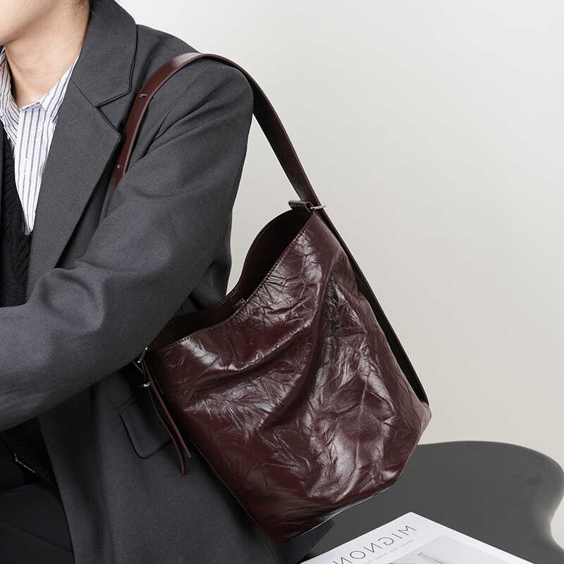 Burminsa 6A2 จีบหนังวัวหนังแท้กระเป๋าสะพายไหล่ผู้หญิง