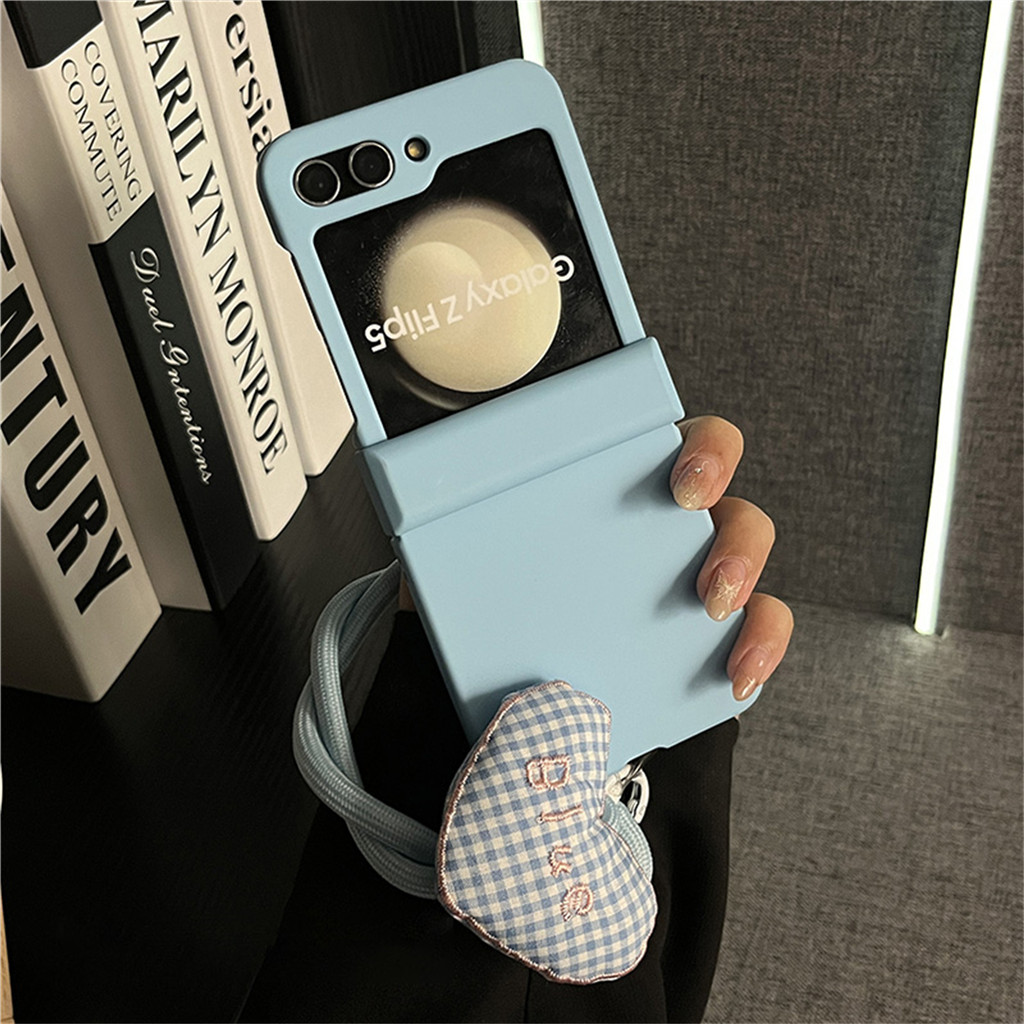 เกาหลีสด Simple Blue Case กับ Lattice Love จี้เชือกแบบพกพาสําหรับ Samsung Galaxy Z Flip8 Z Flip7 Z F