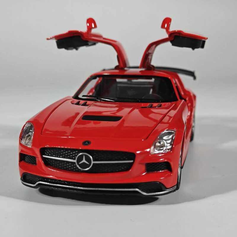 Diecast 1:32 Mercedes Benz SLS AMG Alloy Erกีฬารถจําลองเยงและแสงของเล่นวันหยุดของขวัญสําหรับเพื่อนร