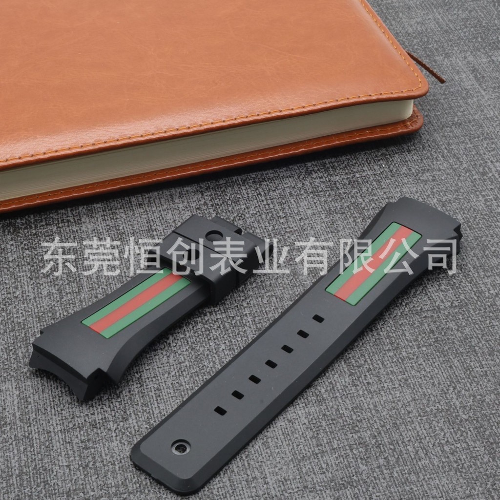 นาฬิกา Gucci GUCC สายยาง TPU นาฬิกาลําลองผู้ชาย ปากนูนนุ่ม สายสองสี สาย G