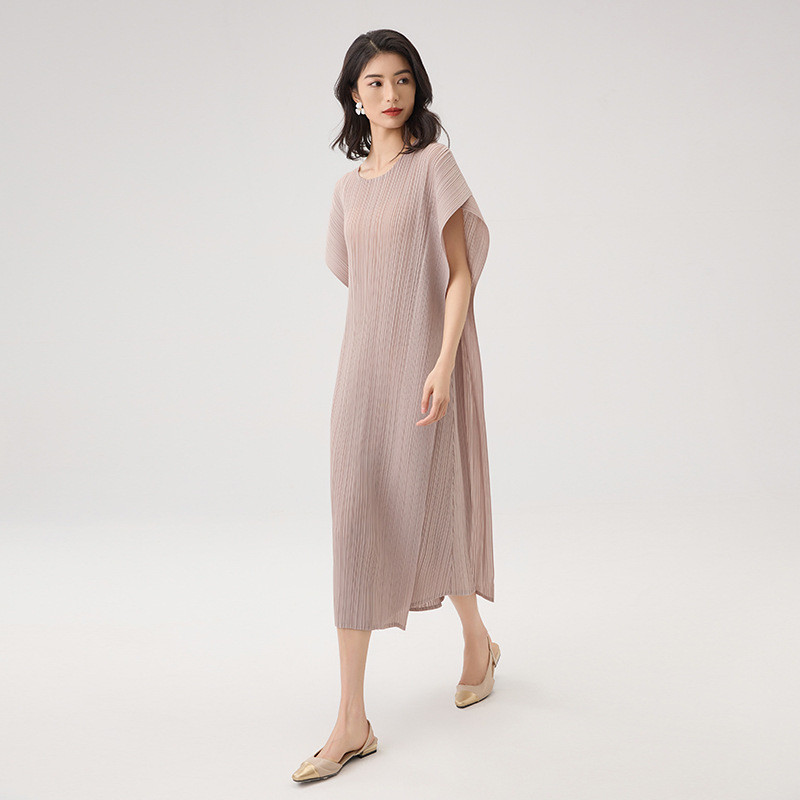 ♞มิยาเกะ ไม่สม่ําเสมอ 24 ฤดูร้อน อิน สไตล์จีบลดอายุไขมันบางสามารถสวมใส่รอบคอหลวมกลางความยาวชุด WFD